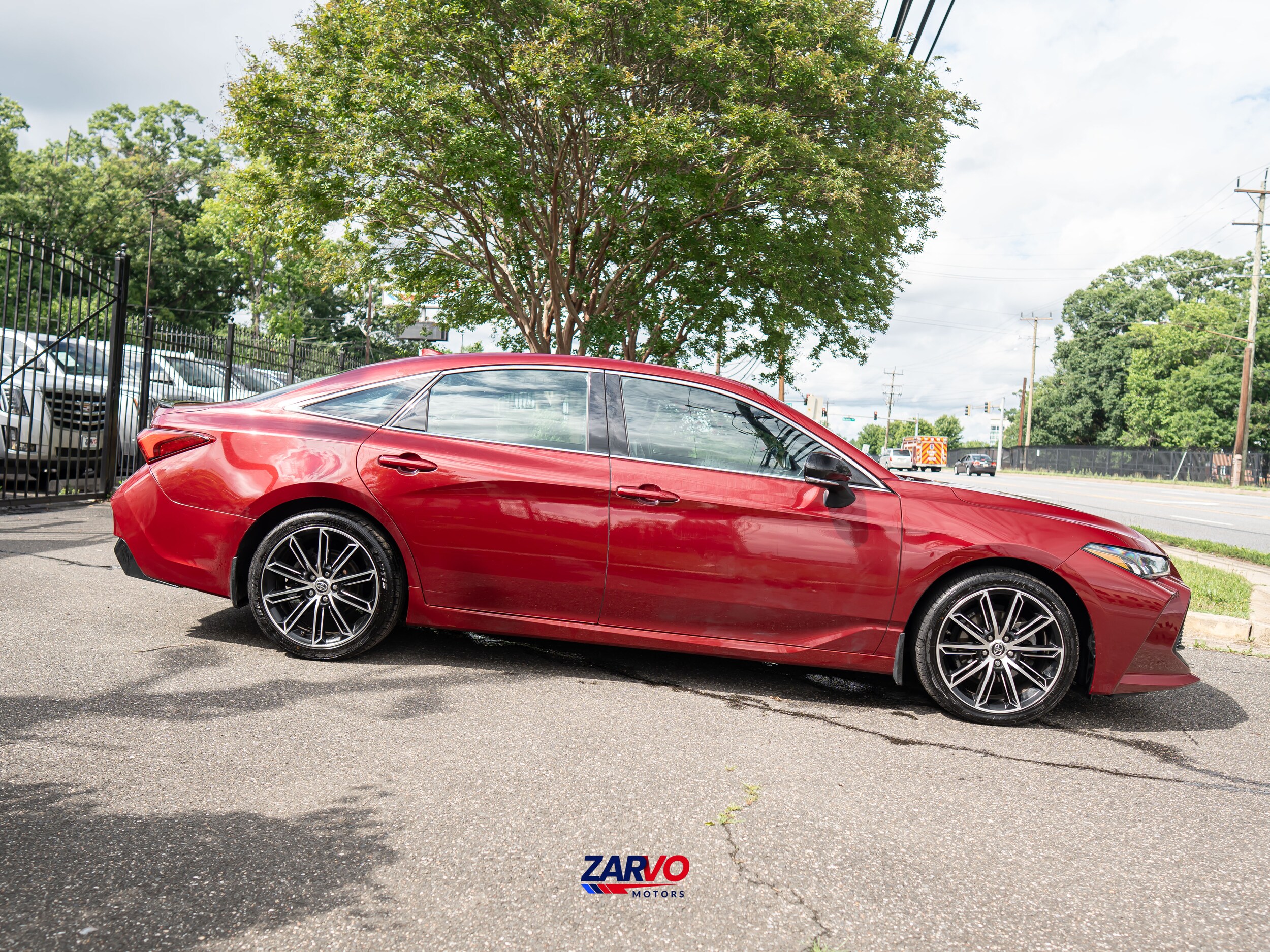 2019 Toyota Avalon XSE Image 3 of 51