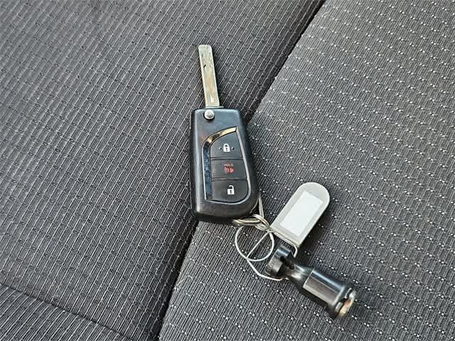 Vehicle image 35 of 37
