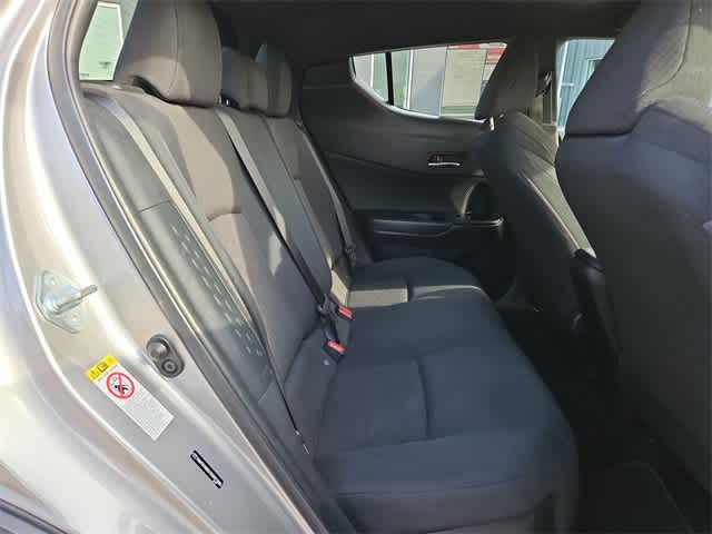 Vehicle image 21 of 37