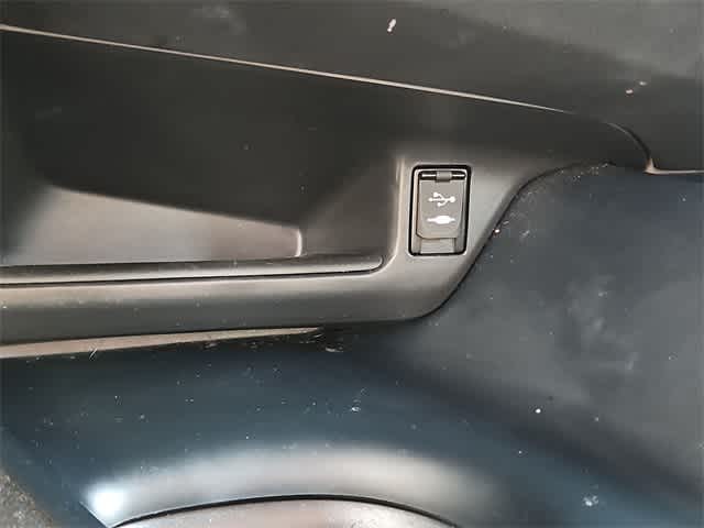 Vehicle image 31 of 37