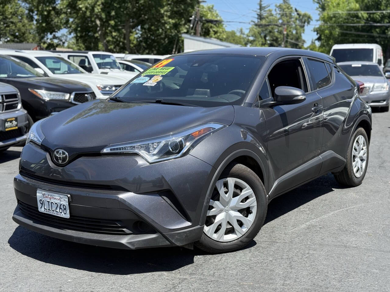 2019 Toyota C-HR LE Image 2 of 17
