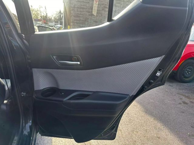 Vehicle image 13 of 16