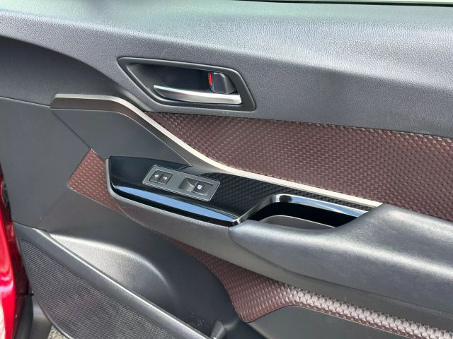 Vehicle image 18 of 51