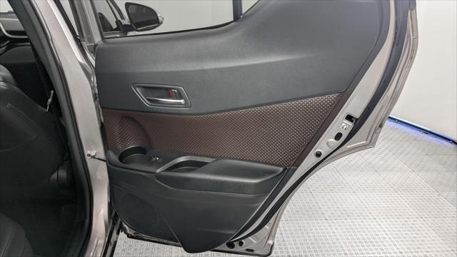 Vehicle image 27 of 36