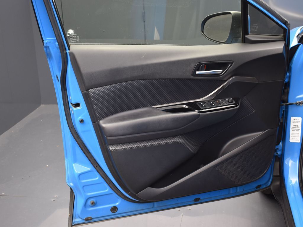 Vehicle image 23 of 51