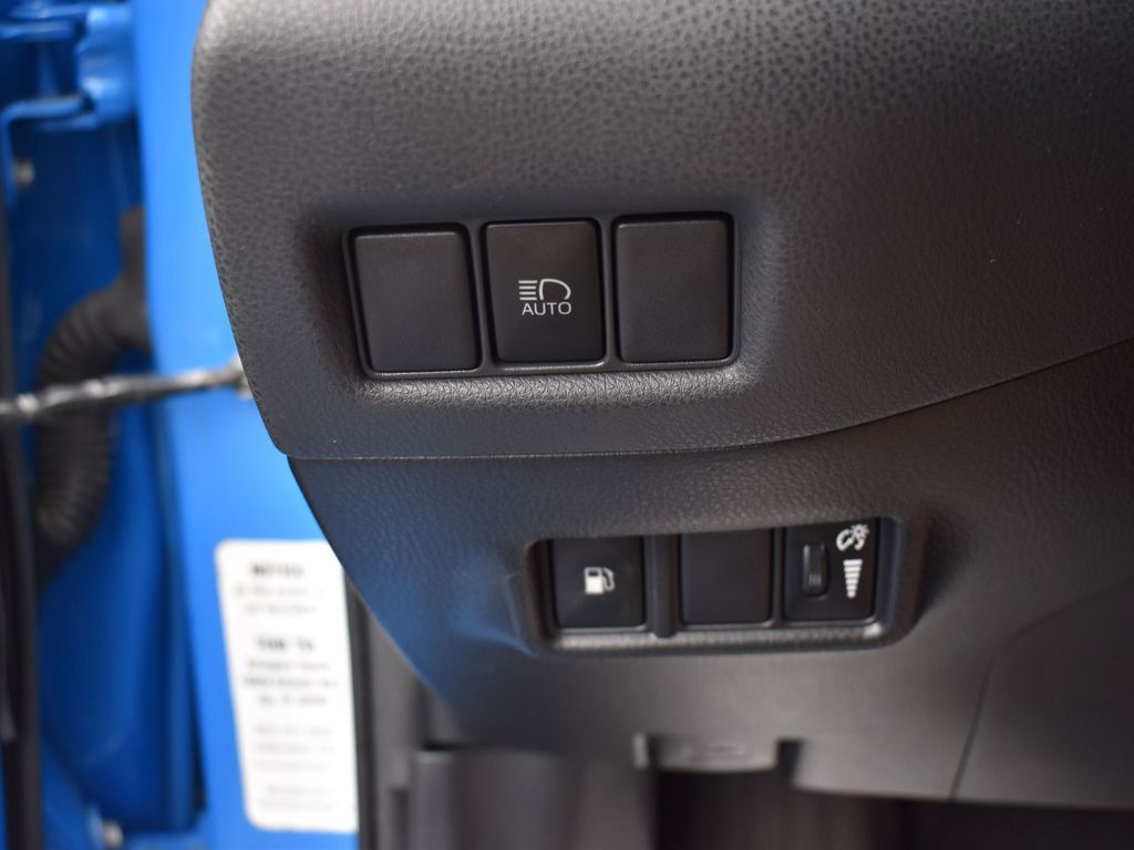 Vehicle image 27 of 51
