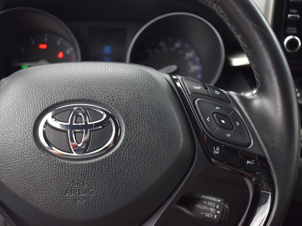 Vehicle image 33 of 51