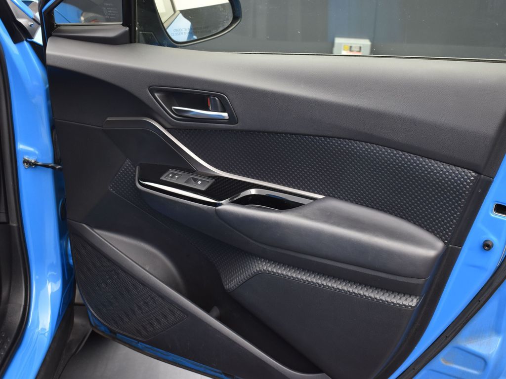 Vehicle image 47 of 51