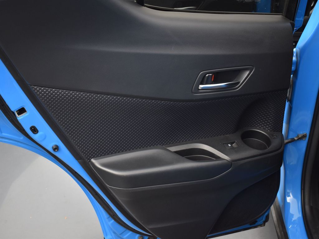 Vehicle image 40 of 51