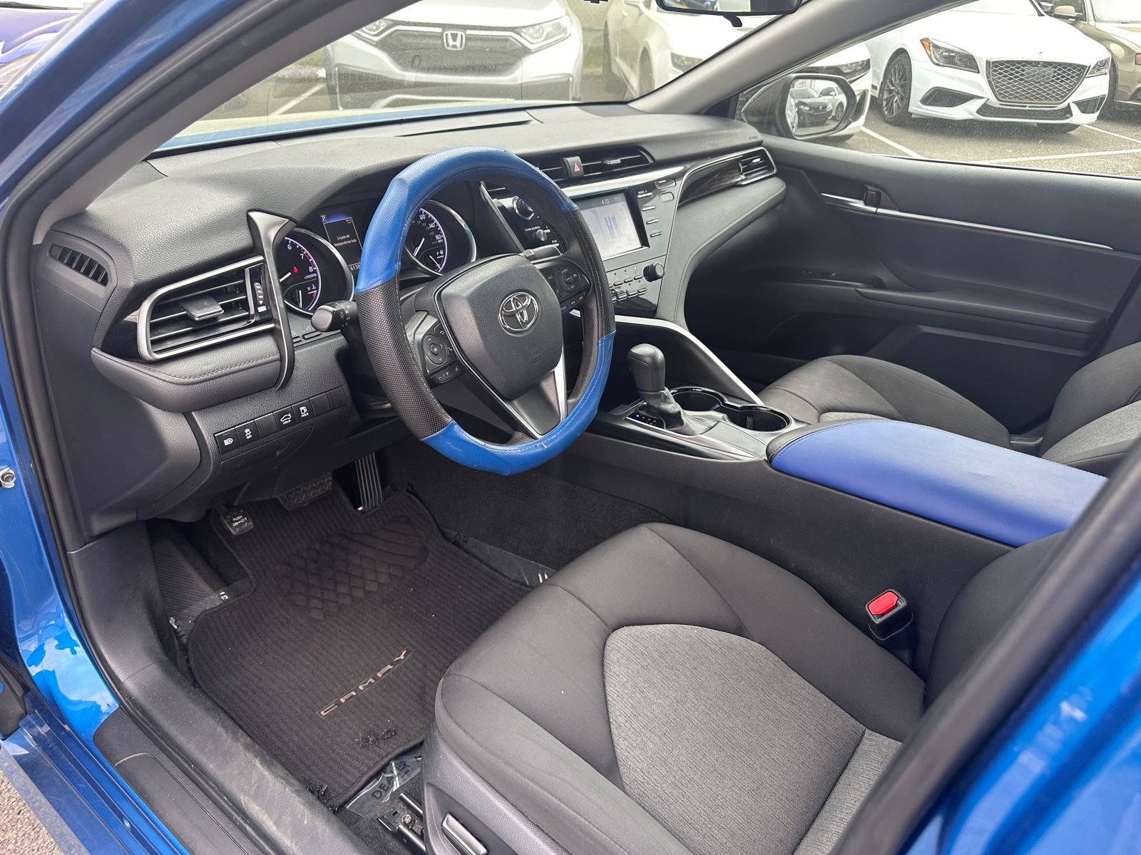 Vehicle image 10 of 21