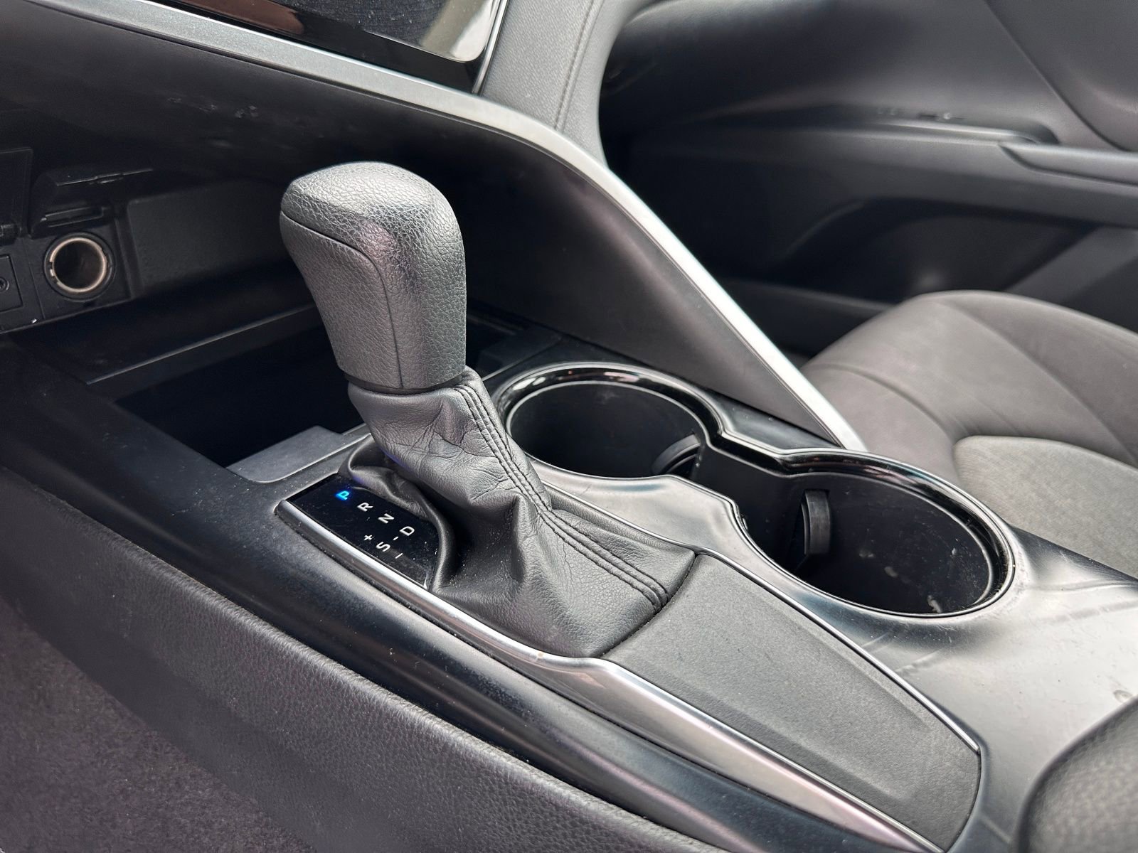 Vehicle image 13 of 21