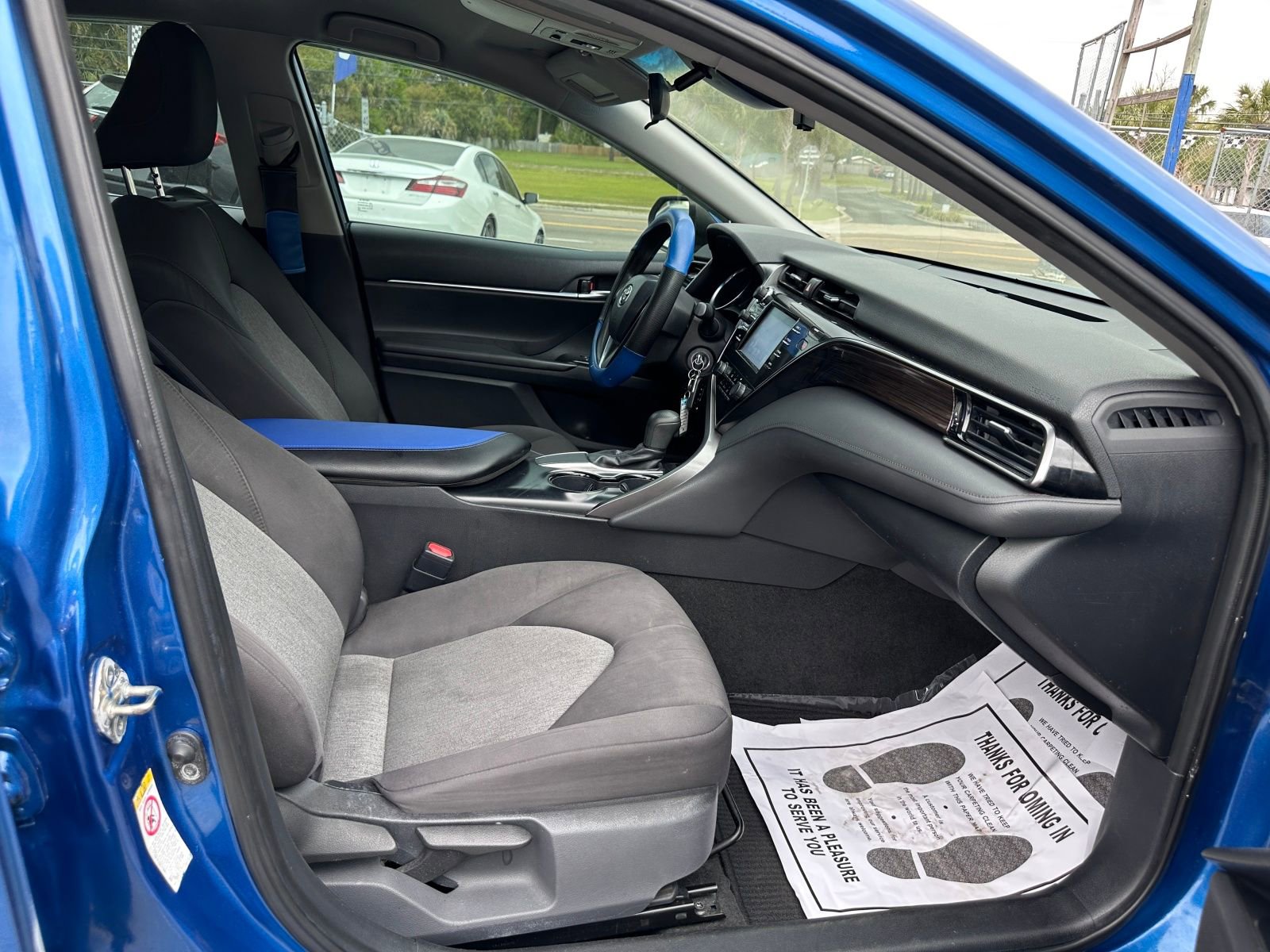 Vehicle image 18 of 21