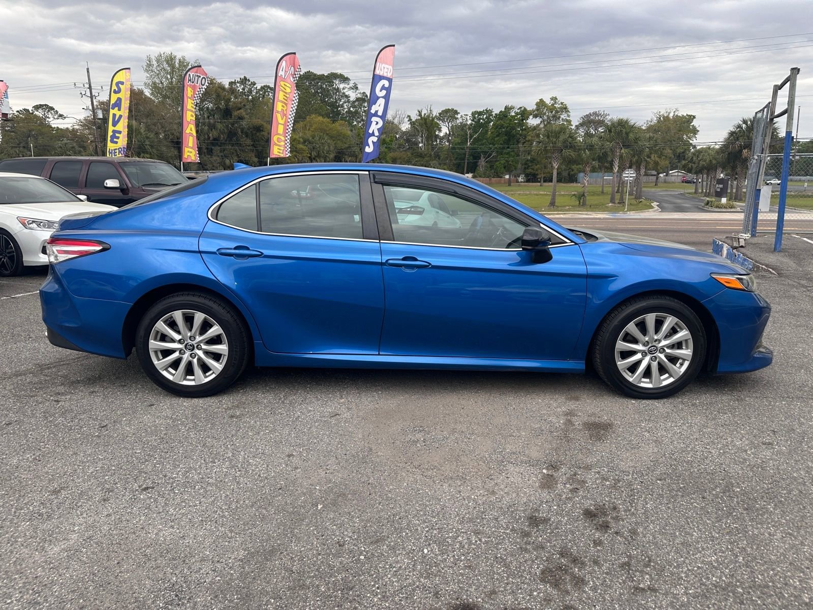 Vehicle image 7 of 21