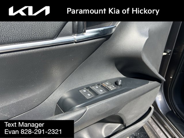 Vehicle image 19 of 32