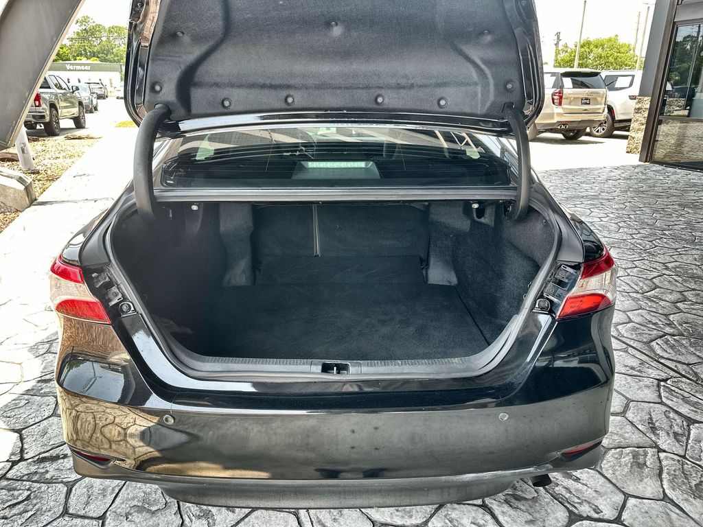 Vehicle image 26 of 35