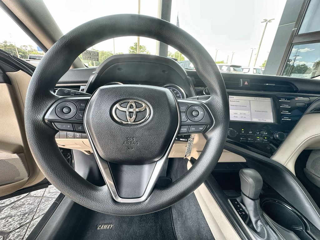 Vehicle image 11 of 35