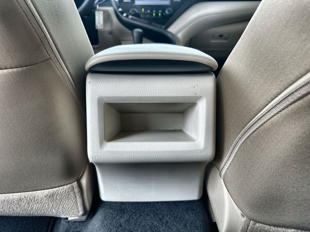 Vehicle image 21 of 35