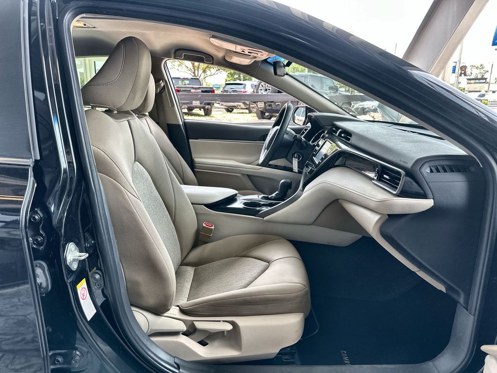 Vehicle image 28 of 35