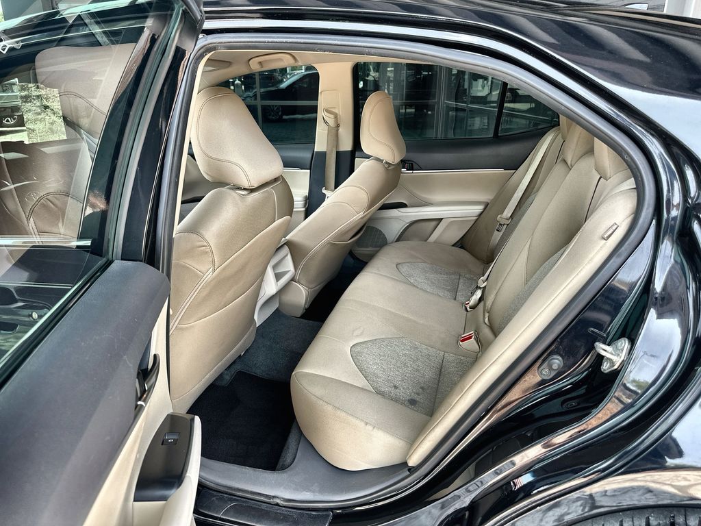 Vehicle image 25 of 35