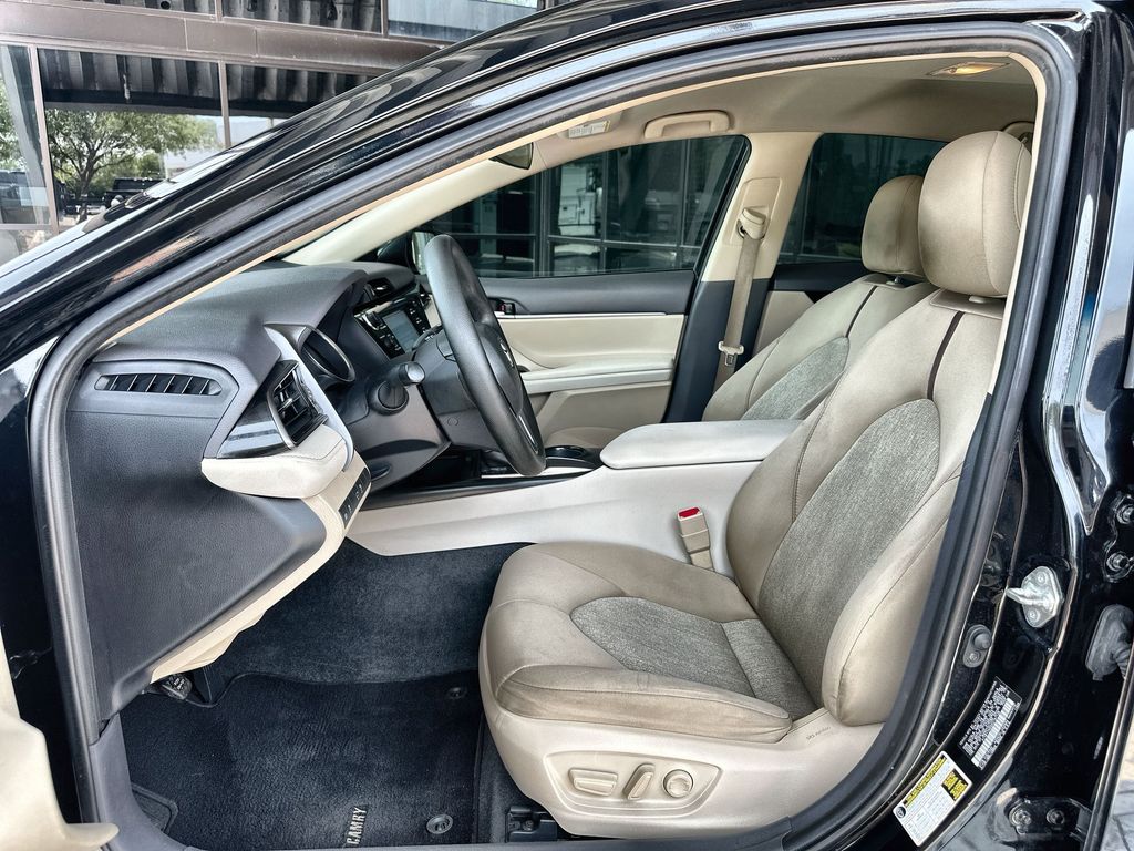 Vehicle image 19 of 35