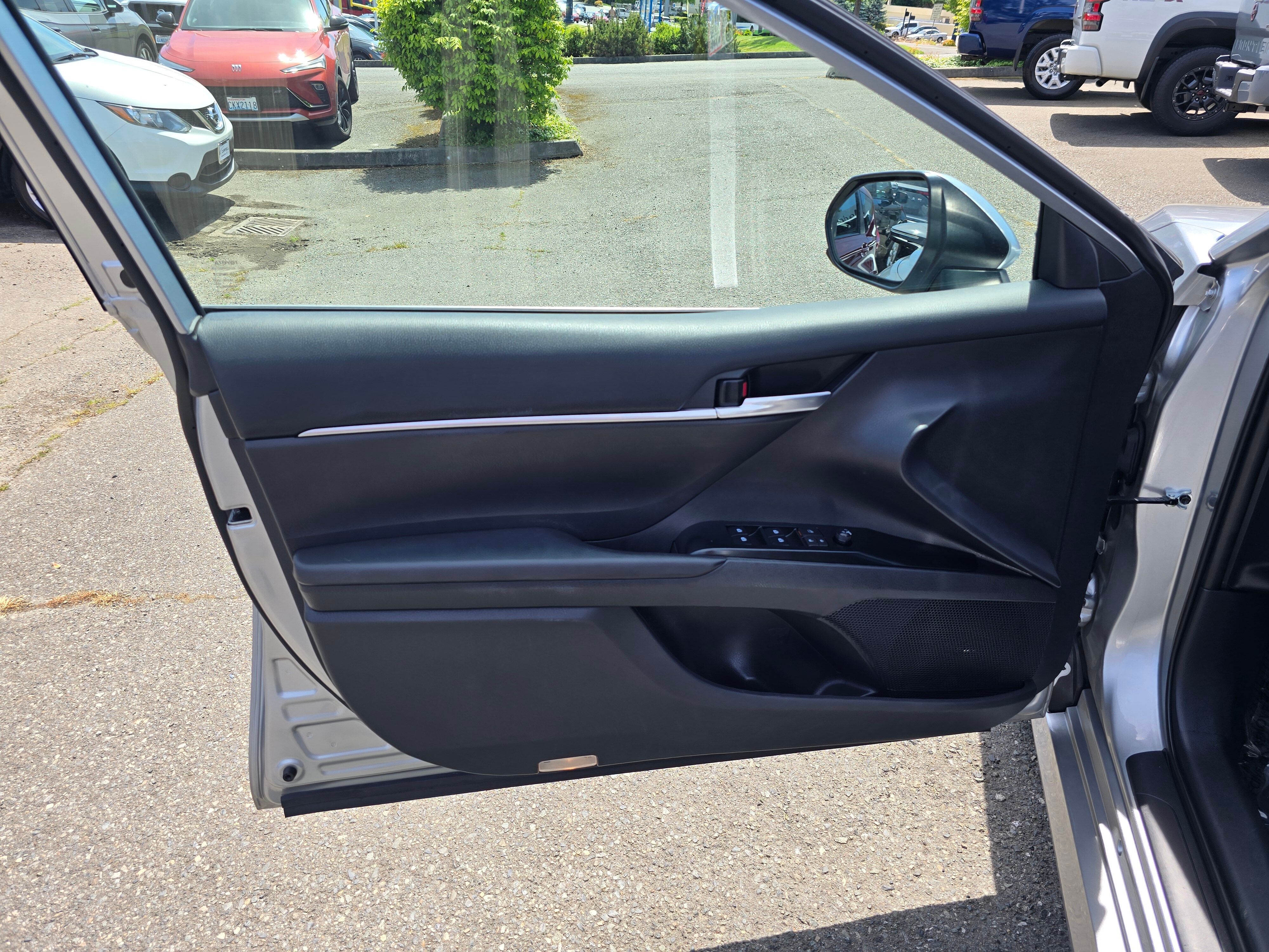 Vehicle image 20 of 30