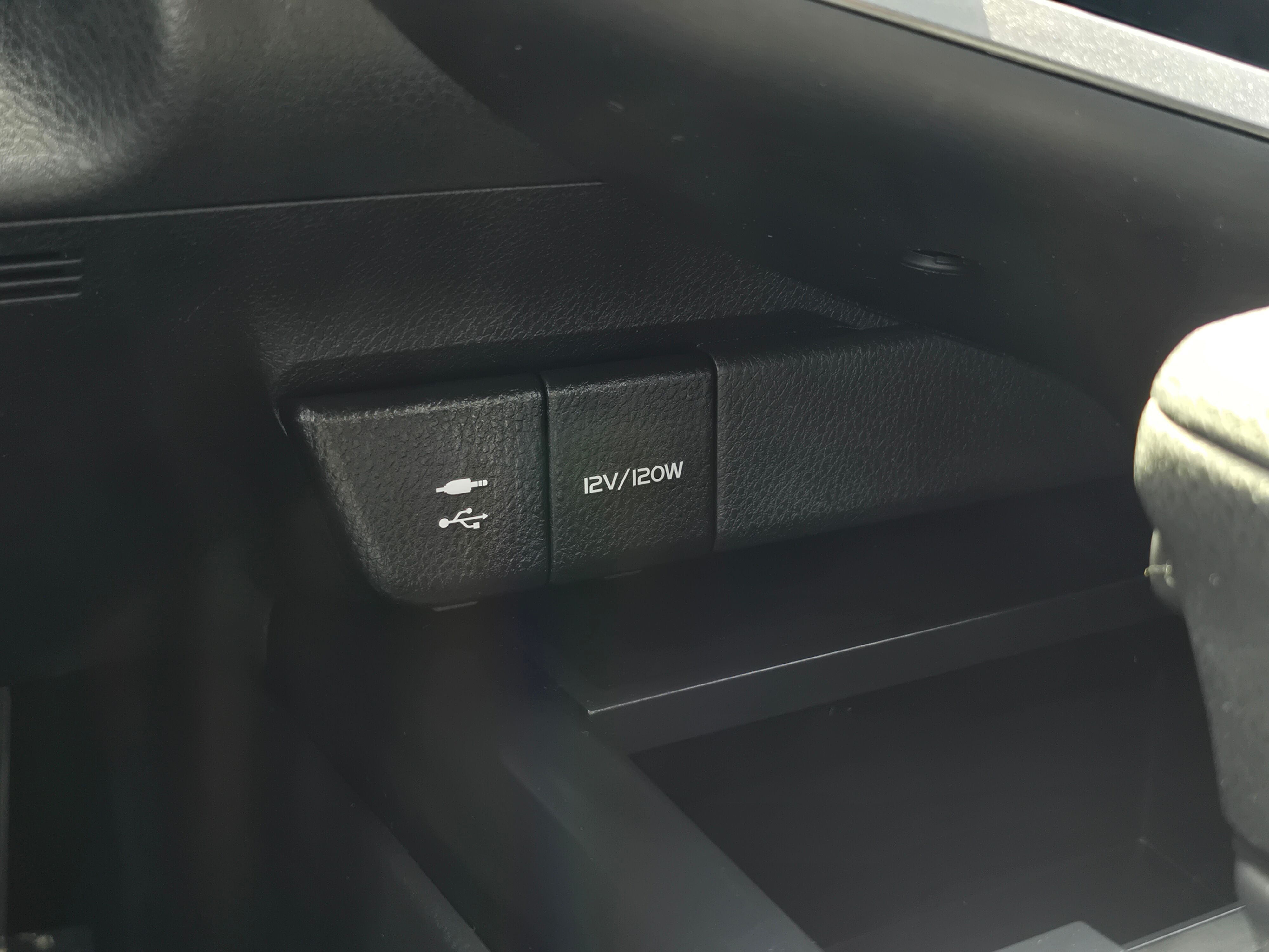 Vehicle image 28 of 30