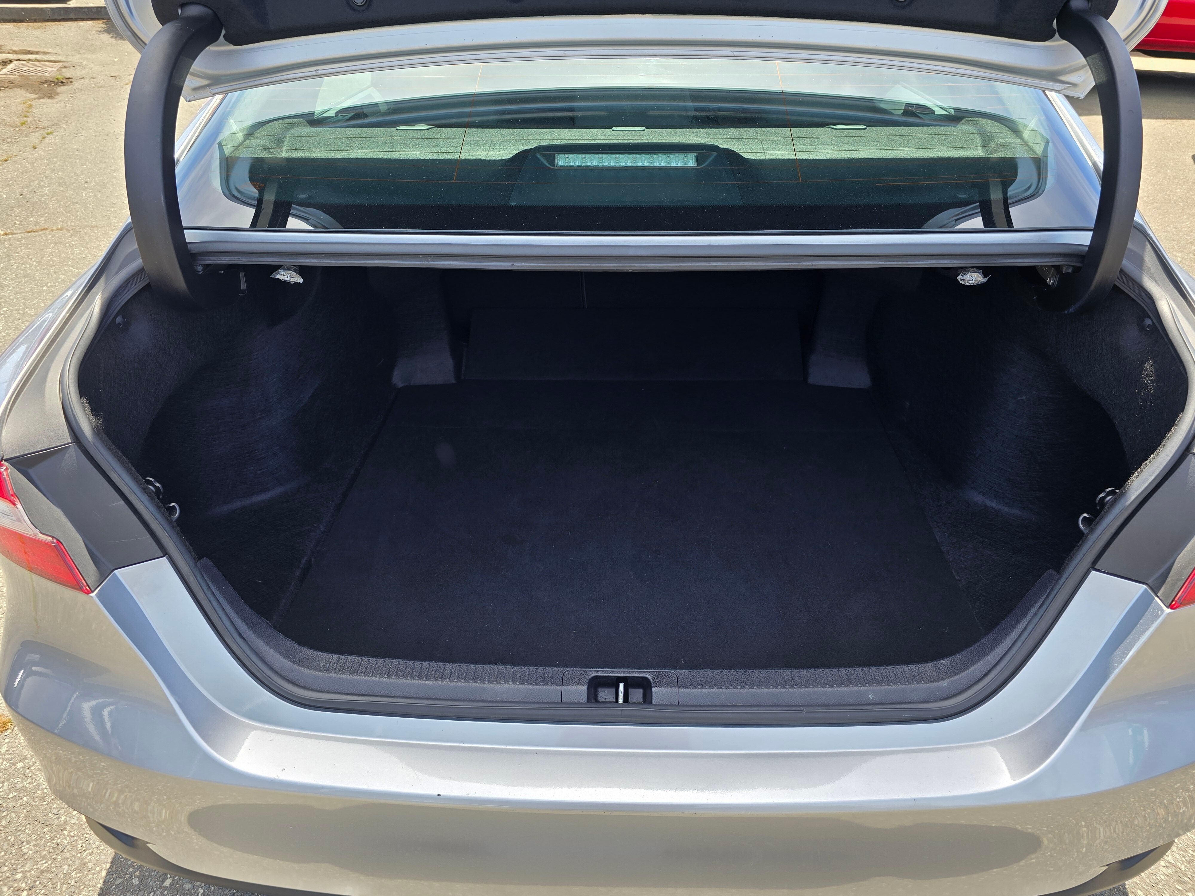 Vehicle image 16 of 30