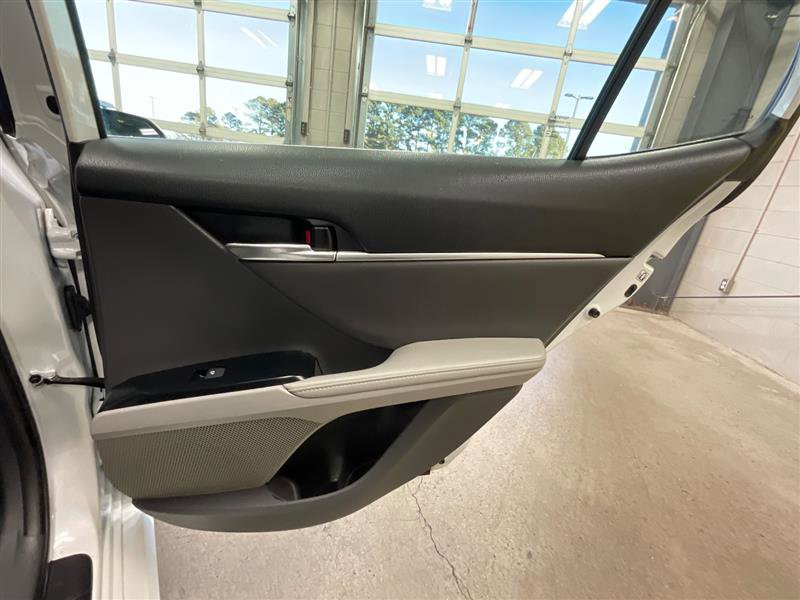 Vehicle image 20 of 24