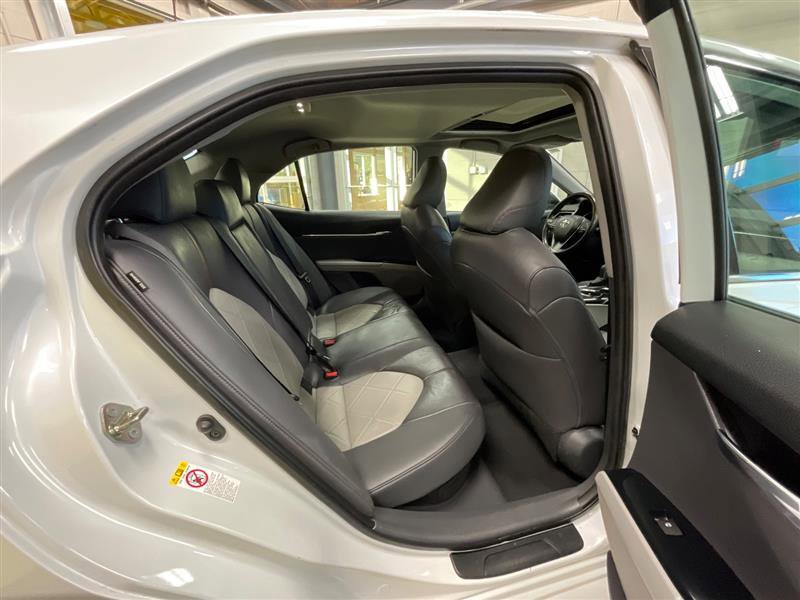 Vehicle image 21 of 24