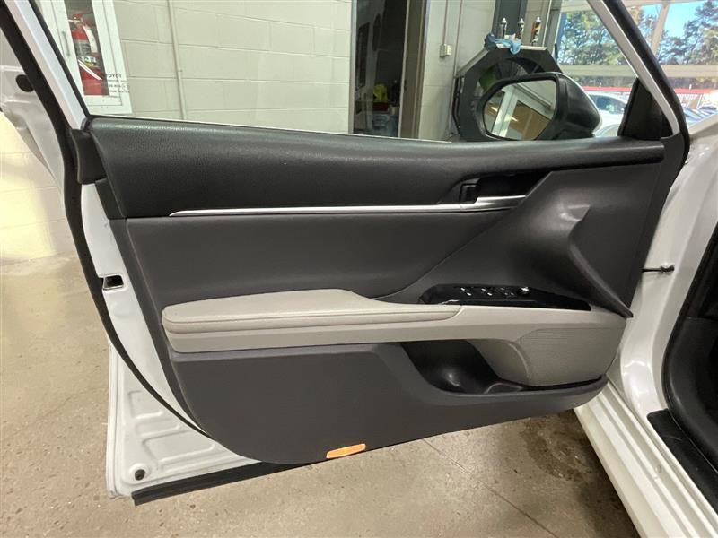 Vehicle image 11 of 24