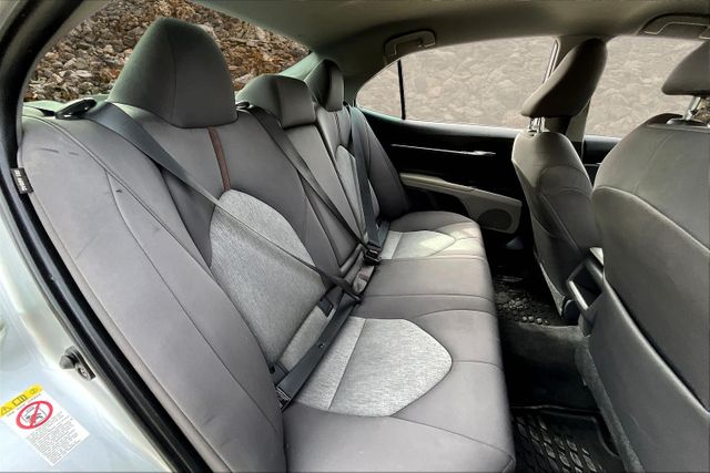Vehicle image 25 of 31