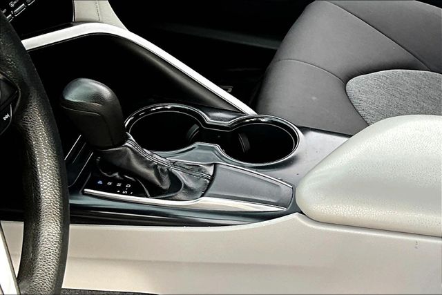 Vehicle image 14 of 31