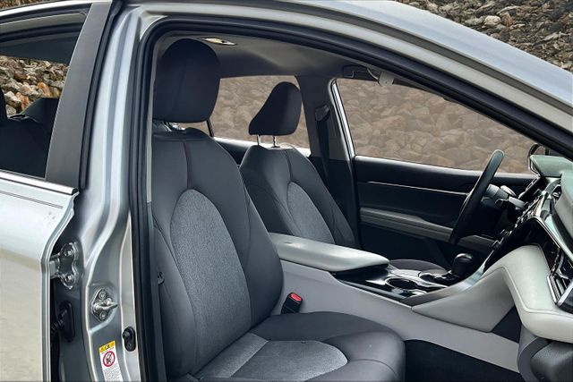 Vehicle image 9 of 31
