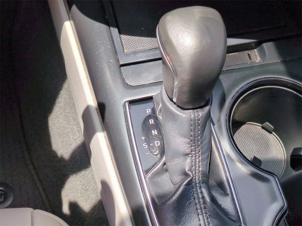 Vehicle image 15 of 42