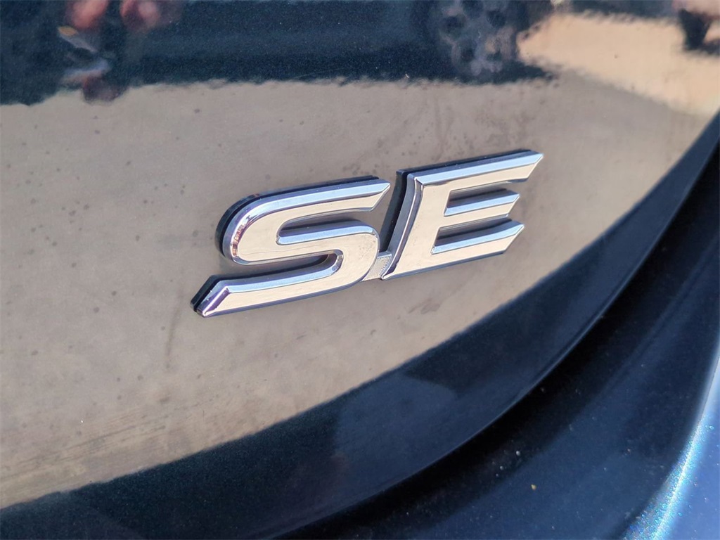 Vehicle image 30 of 42