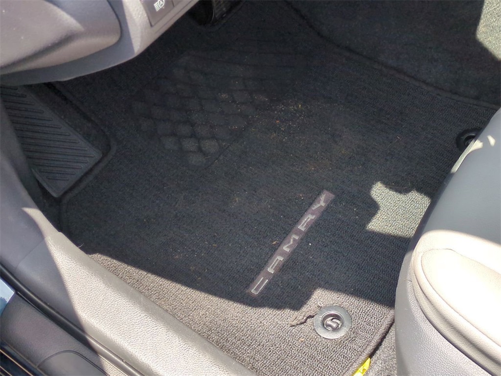 Vehicle image 33 of 42