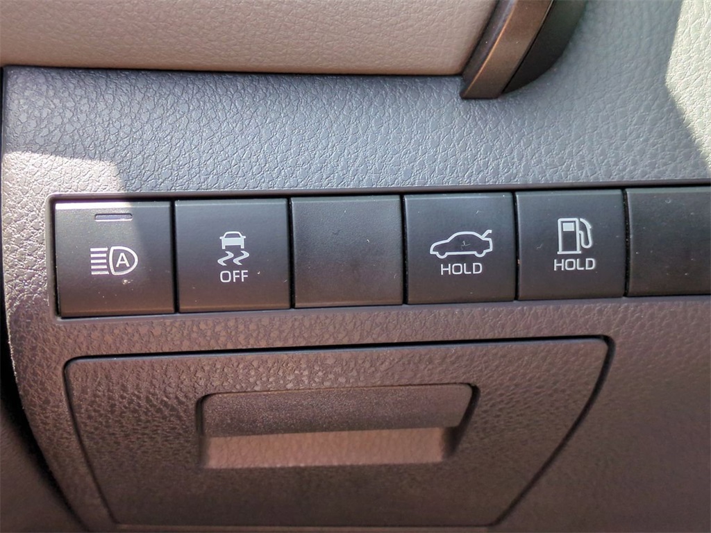 Vehicle image 17 of 42