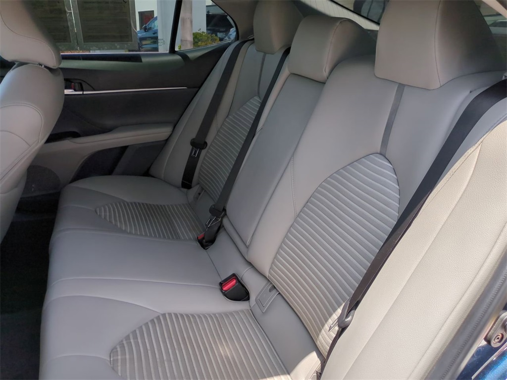 Vehicle image 23 of 42