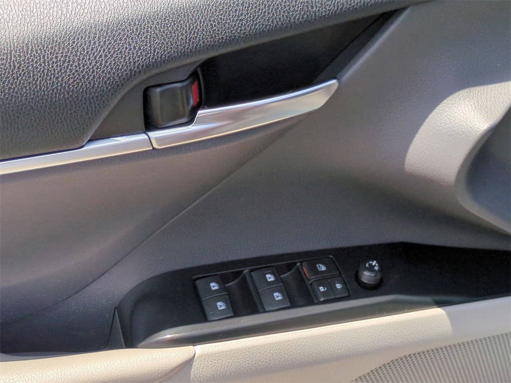 Vehicle image 22 of 42