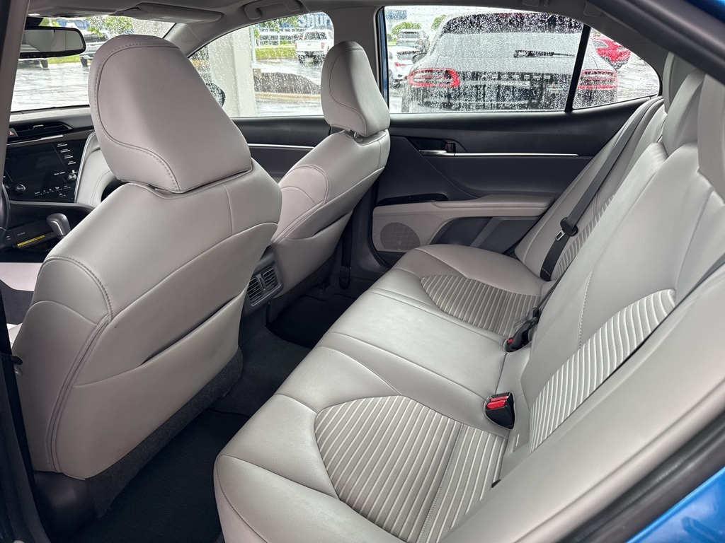 Vehicle image 9 of 10