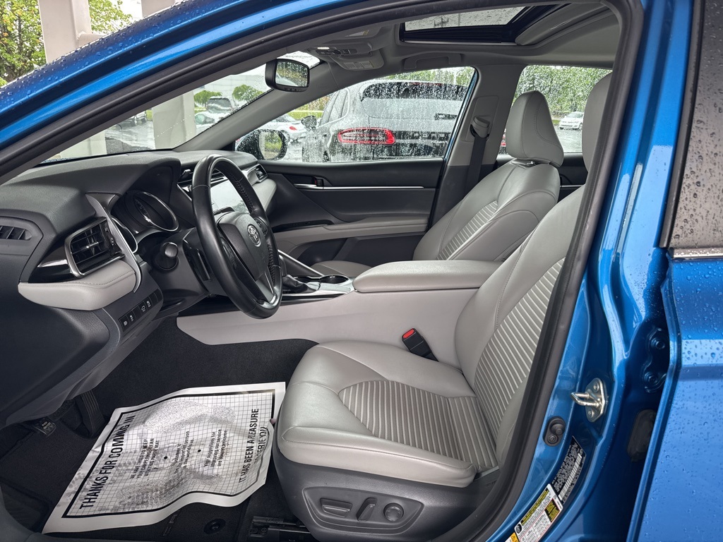 Vehicle image 6 of 10