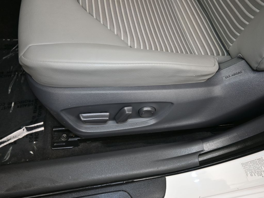 Vehicle image 36 of 67
