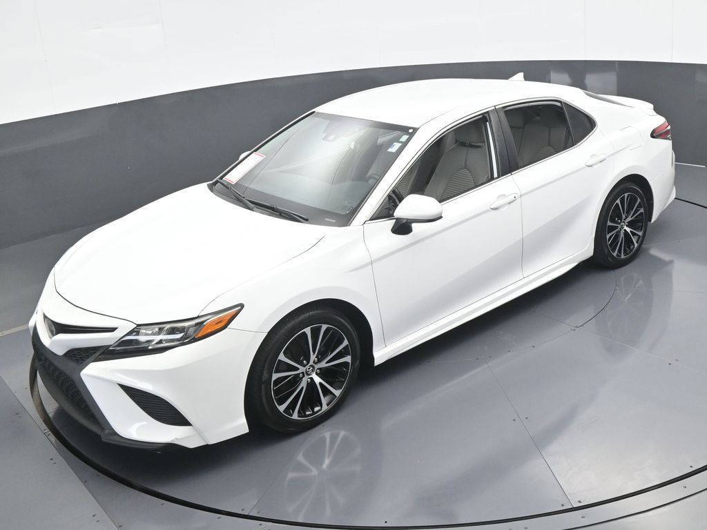 Vehicle image 17 of 67
