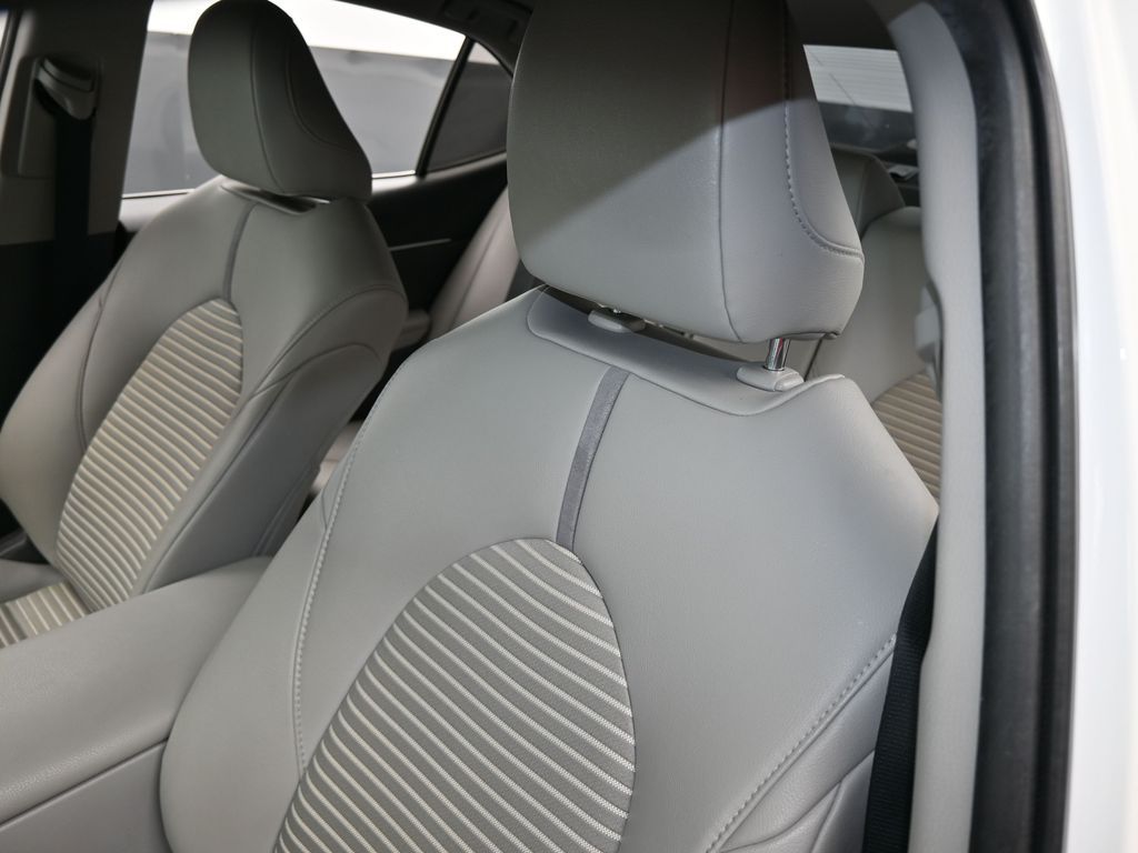 Vehicle image 37 of 67