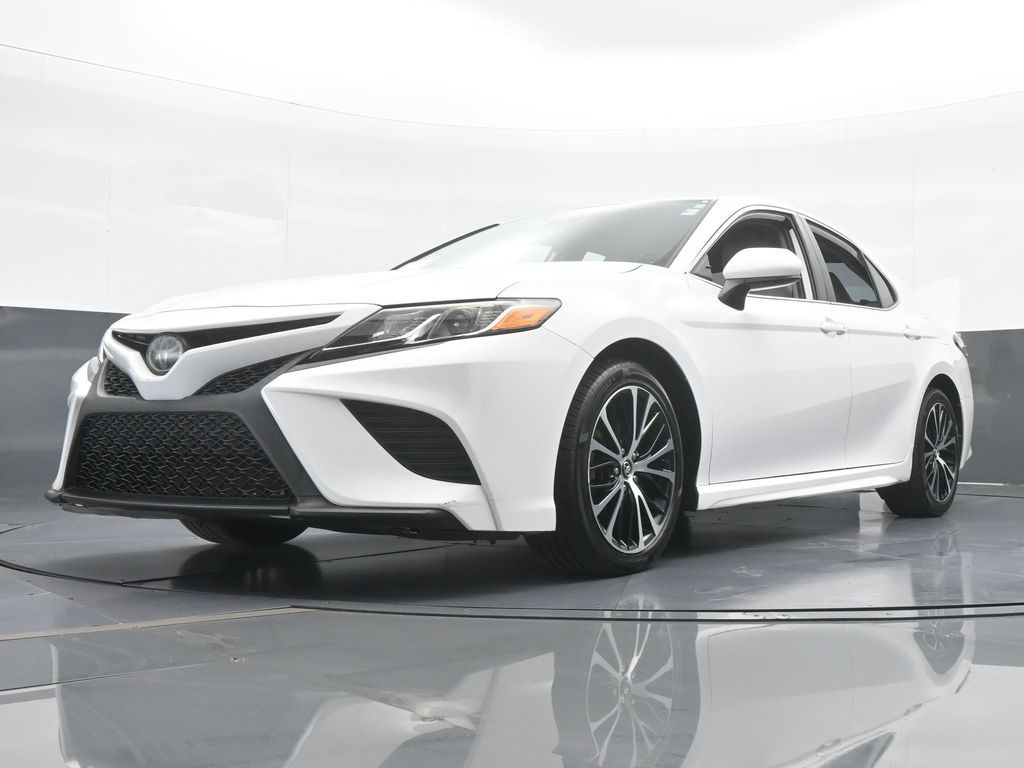 Vehicle image 21 of 67