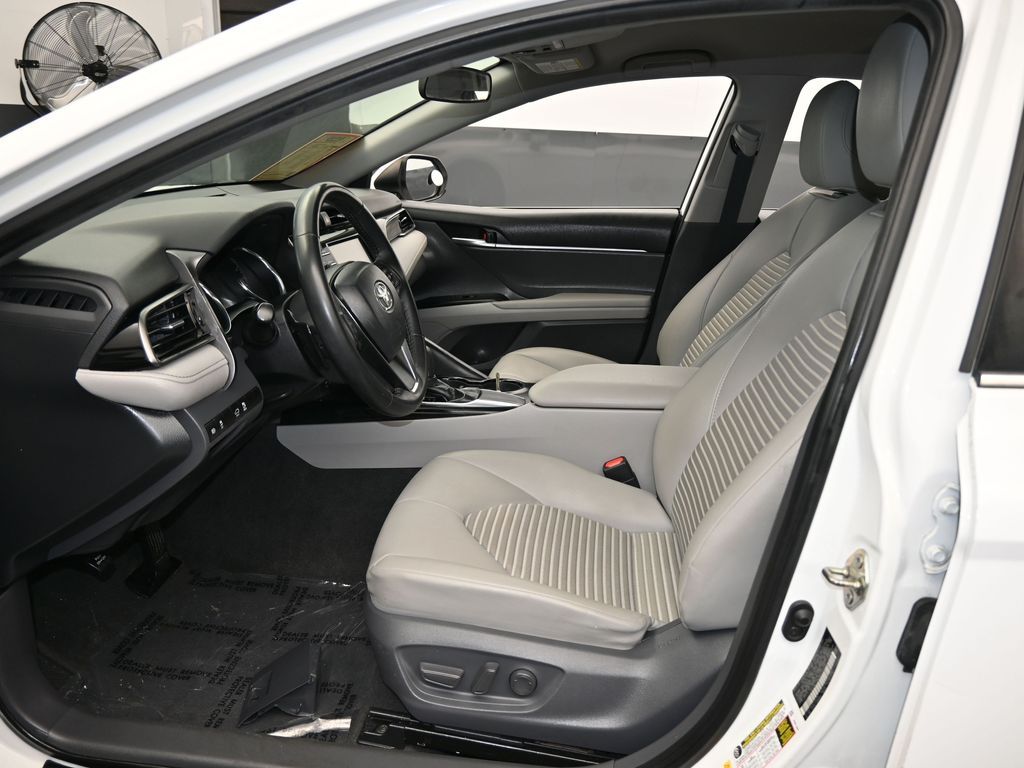 Vehicle image 32 of 67