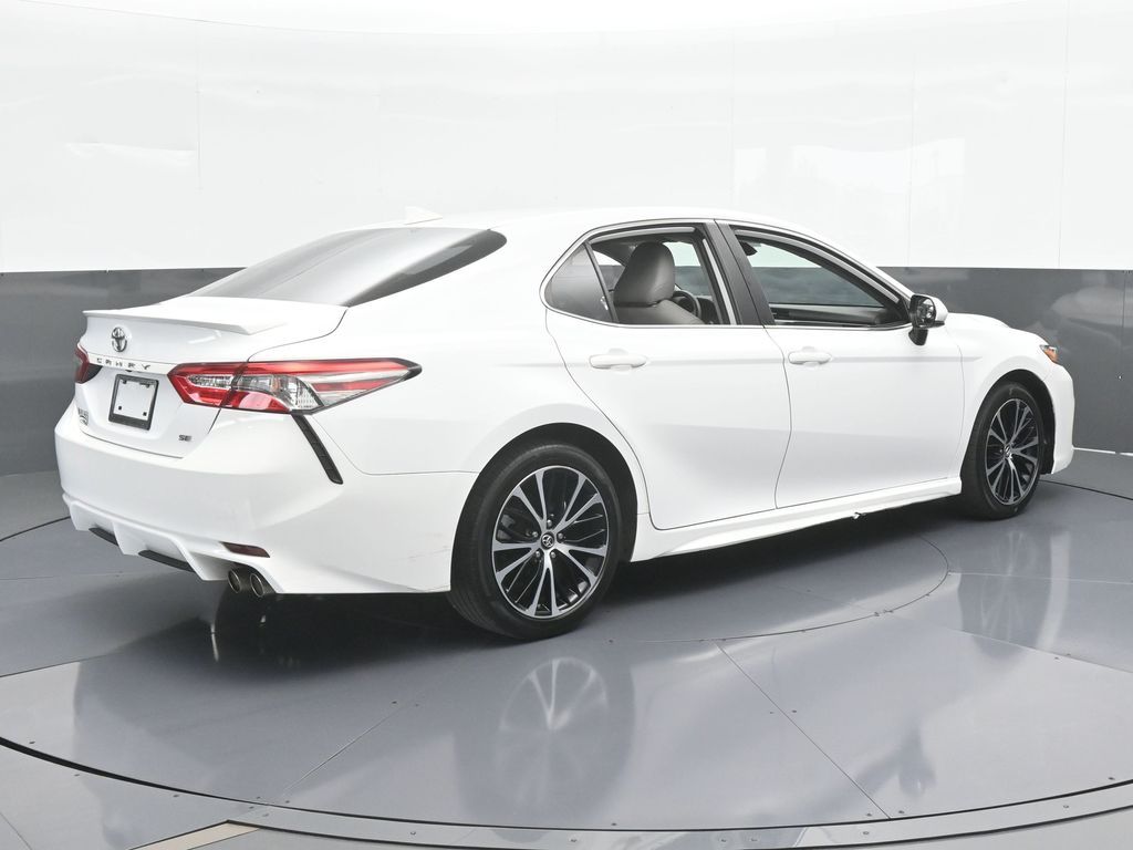Vehicle image 11 of 67