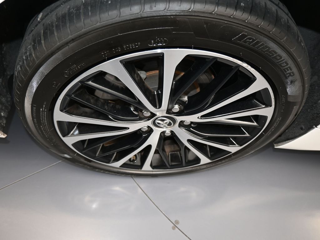 Vehicle image 60 of 67