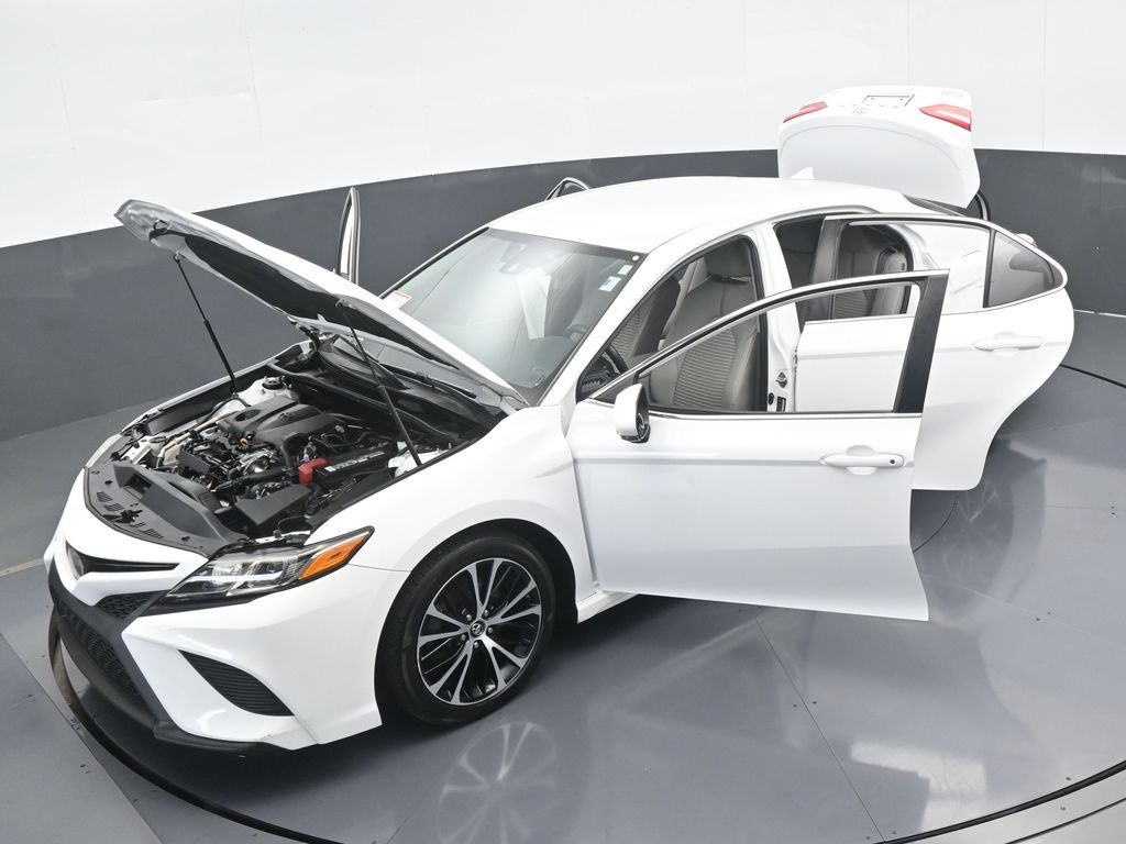 Vehicle image 30 of 67
