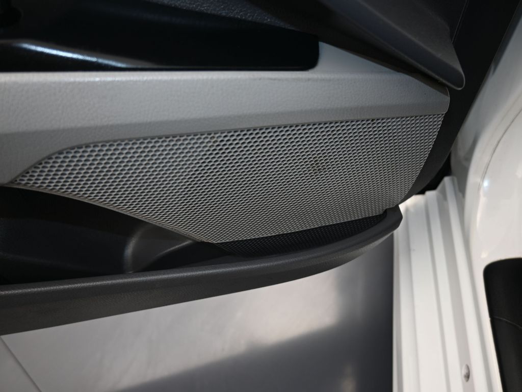 Vehicle image 35 of 67